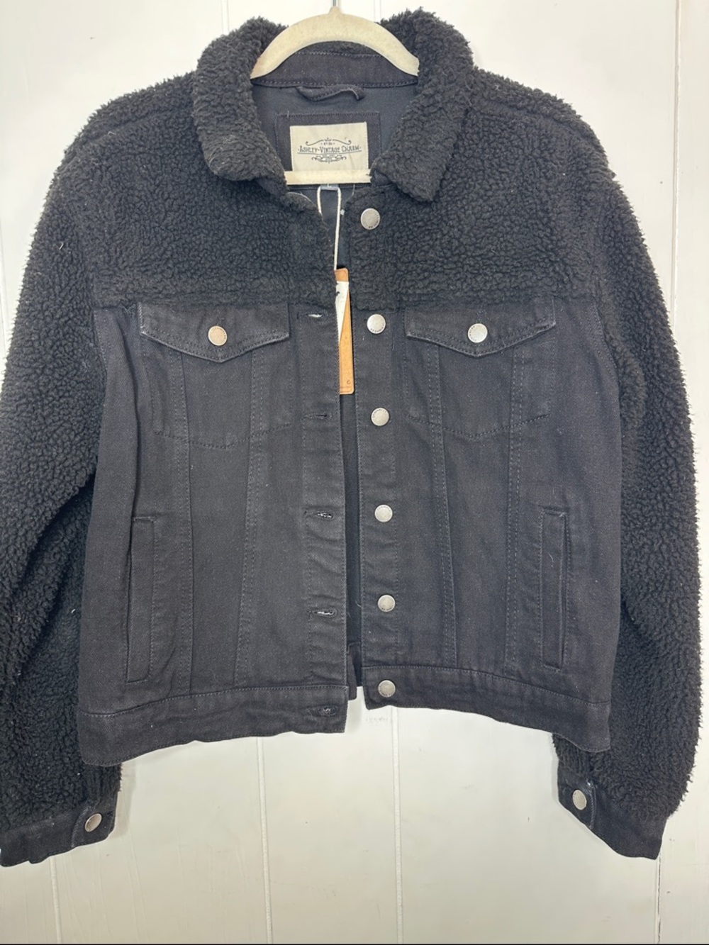 Black Sherpa-Trim Denim Jacket with Cozy Collar - Picture 2 of 8